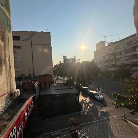Charles City Center Тирана Экстерьер фото