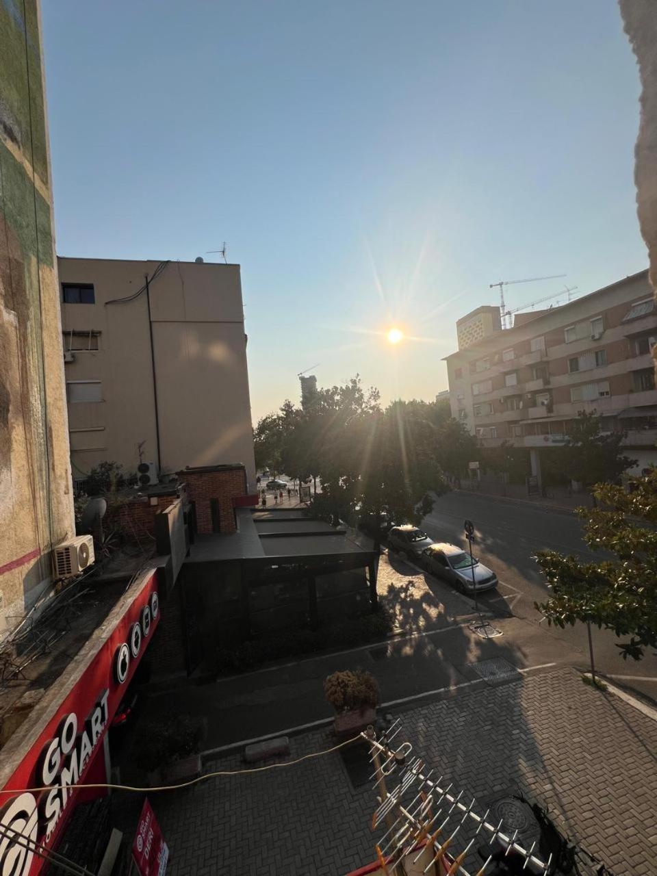 Charles City Center Тирана Экстерьер фото